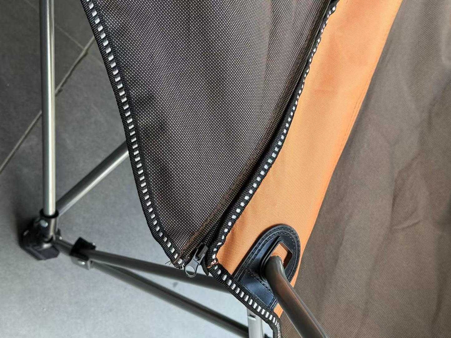 Silla con reposapiés | Plegable con estuche | Resistente