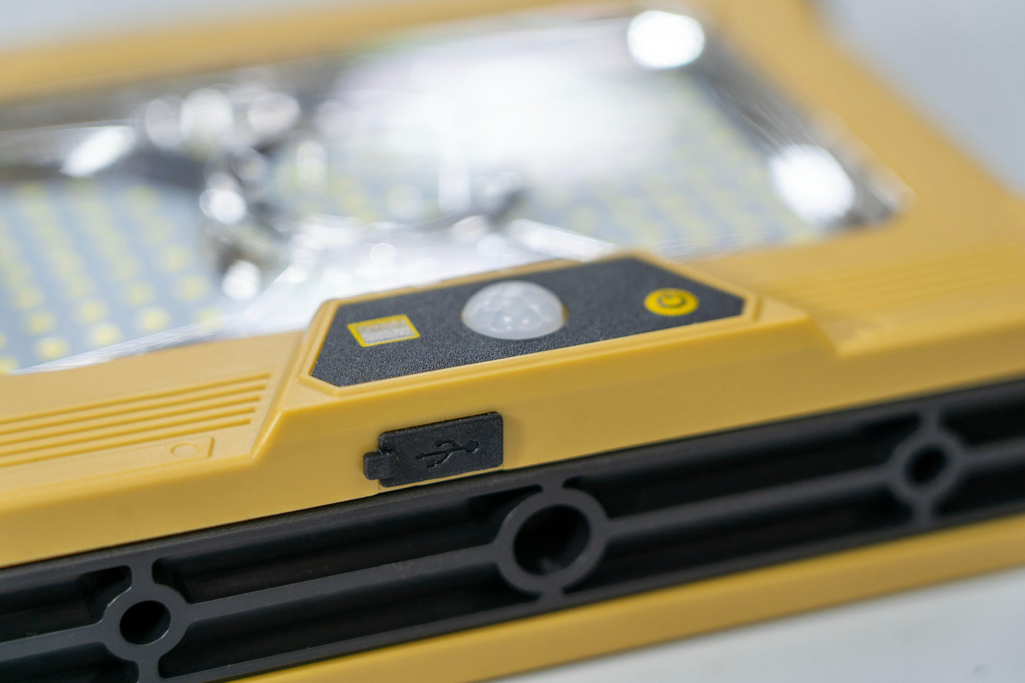 Foco LED Solar Recargable con Mando