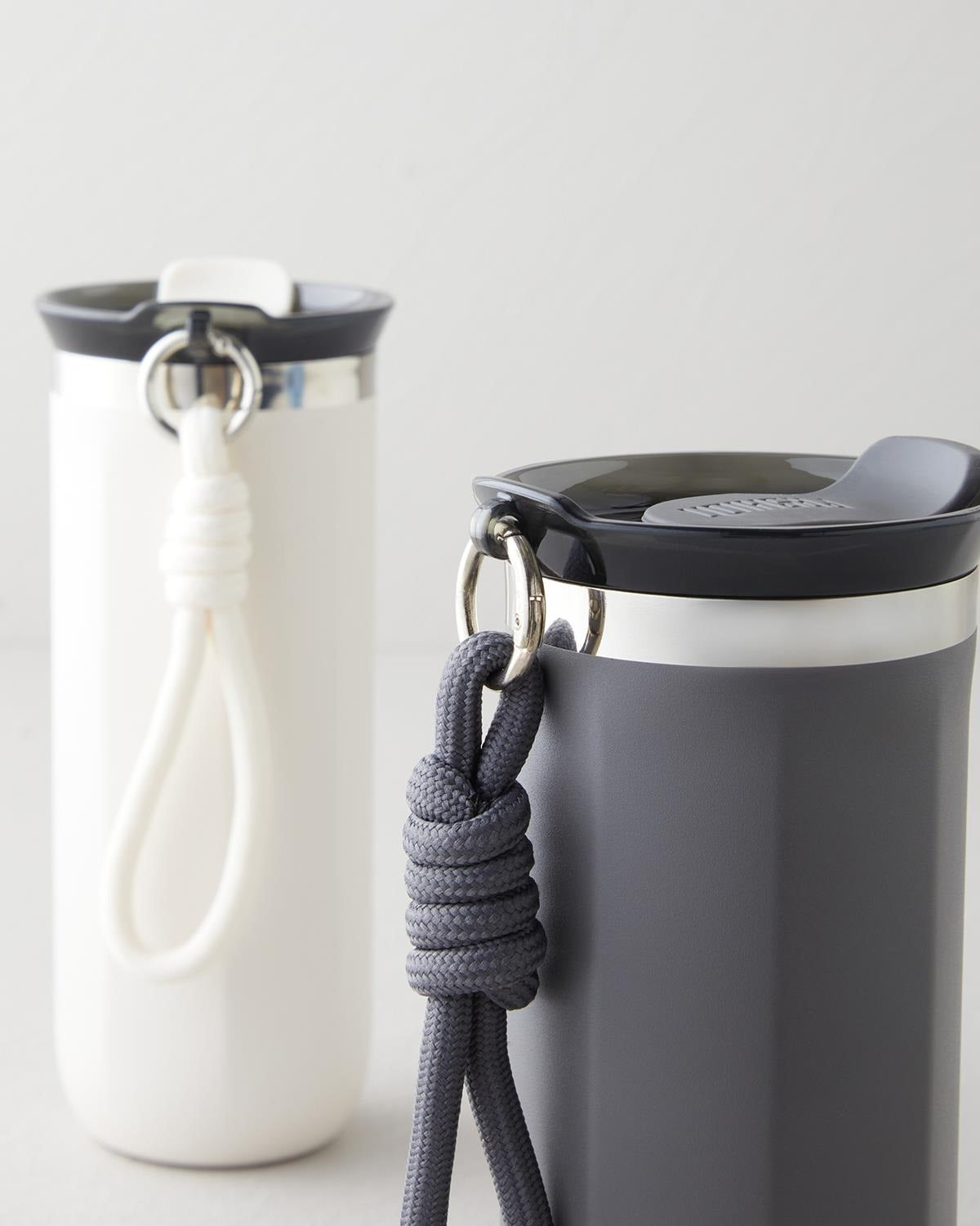 🥤 Botella Térmica con Cuerda de Transporte 350ml (2471)