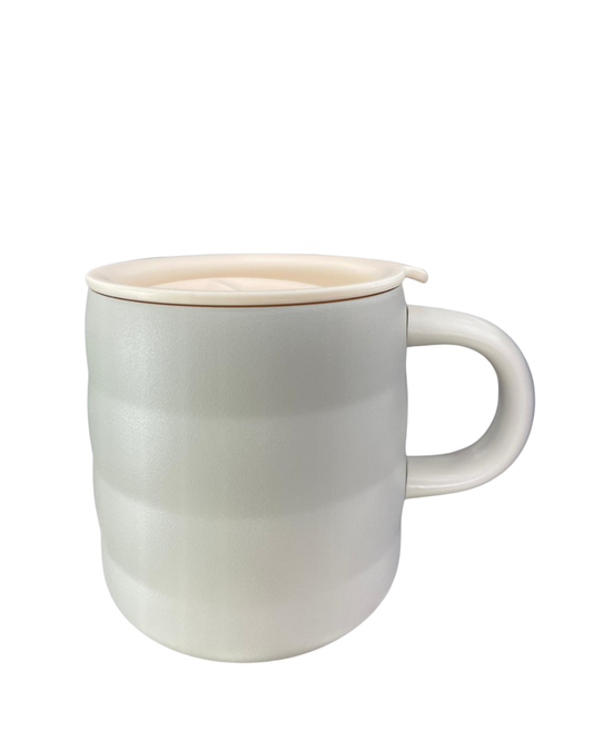 ☕ Taza de Cerámica "Ripple" con Tapa - Estilo Minimalista y Funcional (2470)